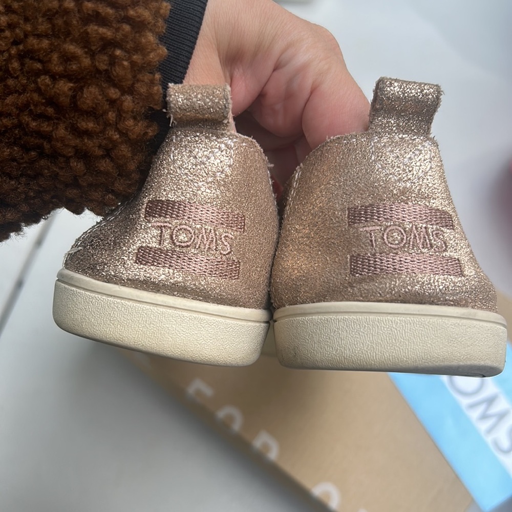 TOMS - Picture 4 of 9